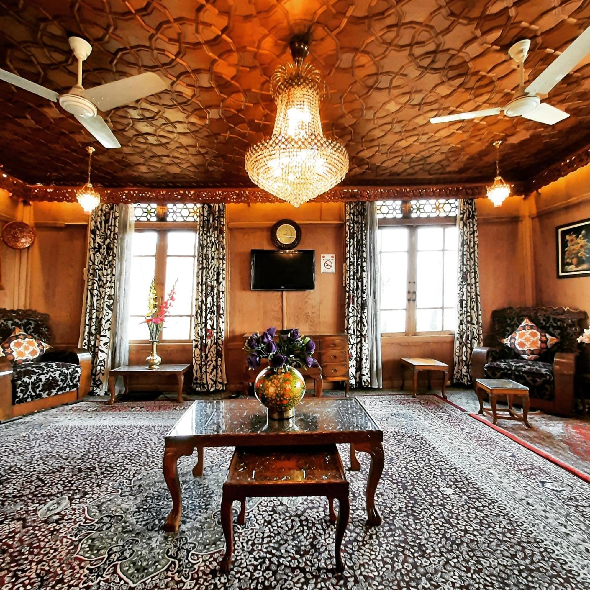 The Badyari Palace Houseboats Srīnagar Esterno foto